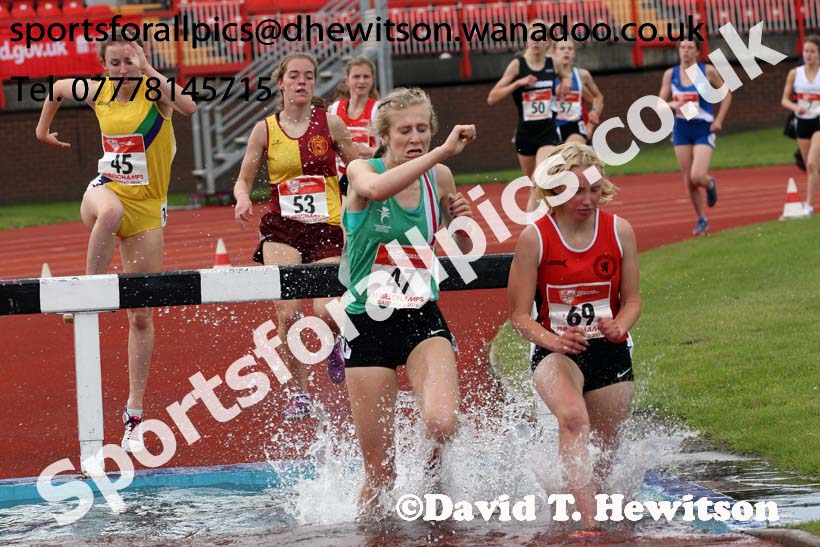 Inter girls 1500 metres steeplechase, English Schools Track and Field. Photo: David T. Hewitson/Sports for All Pics